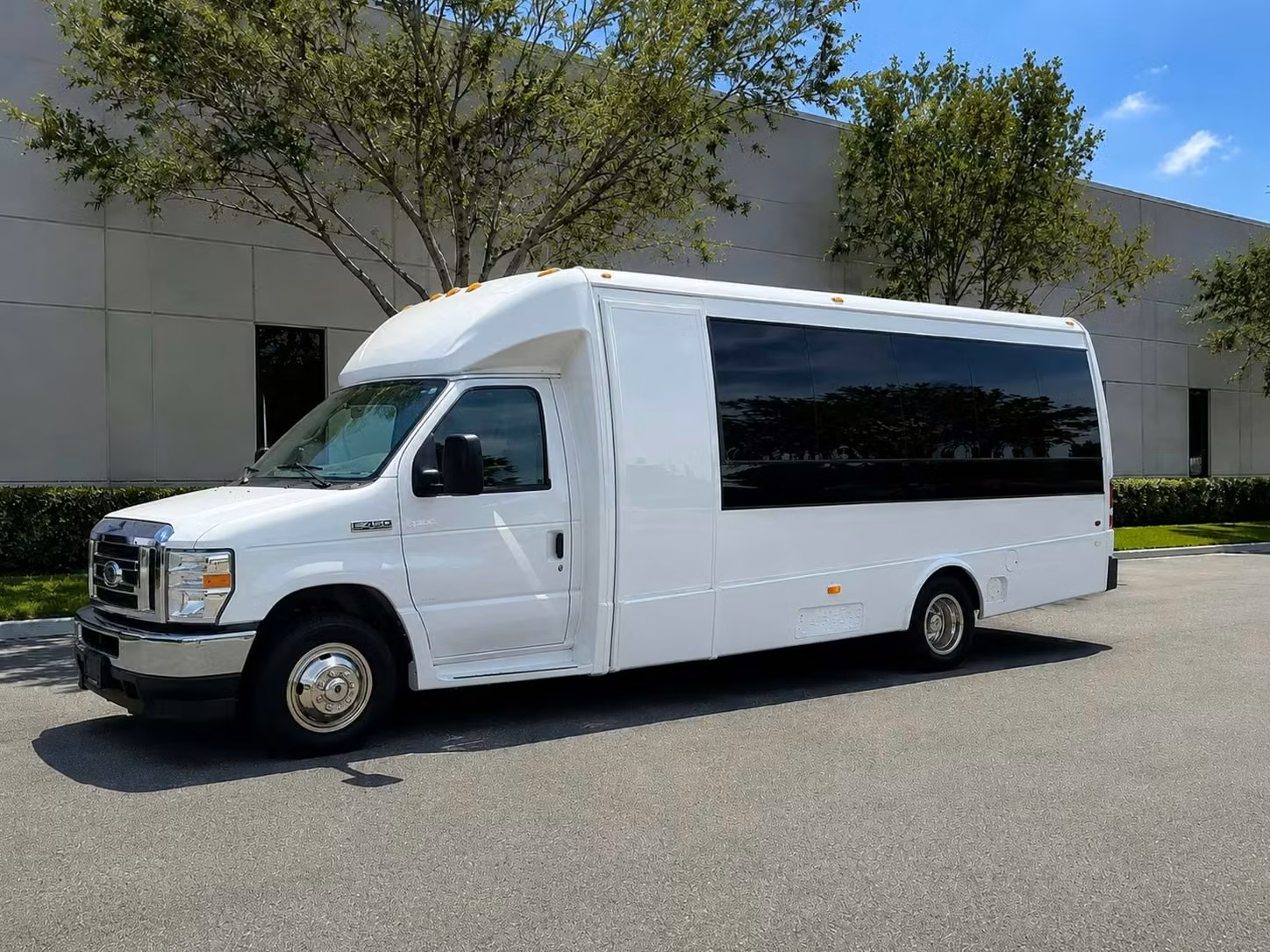 san dimas 15 passenger minibus rental