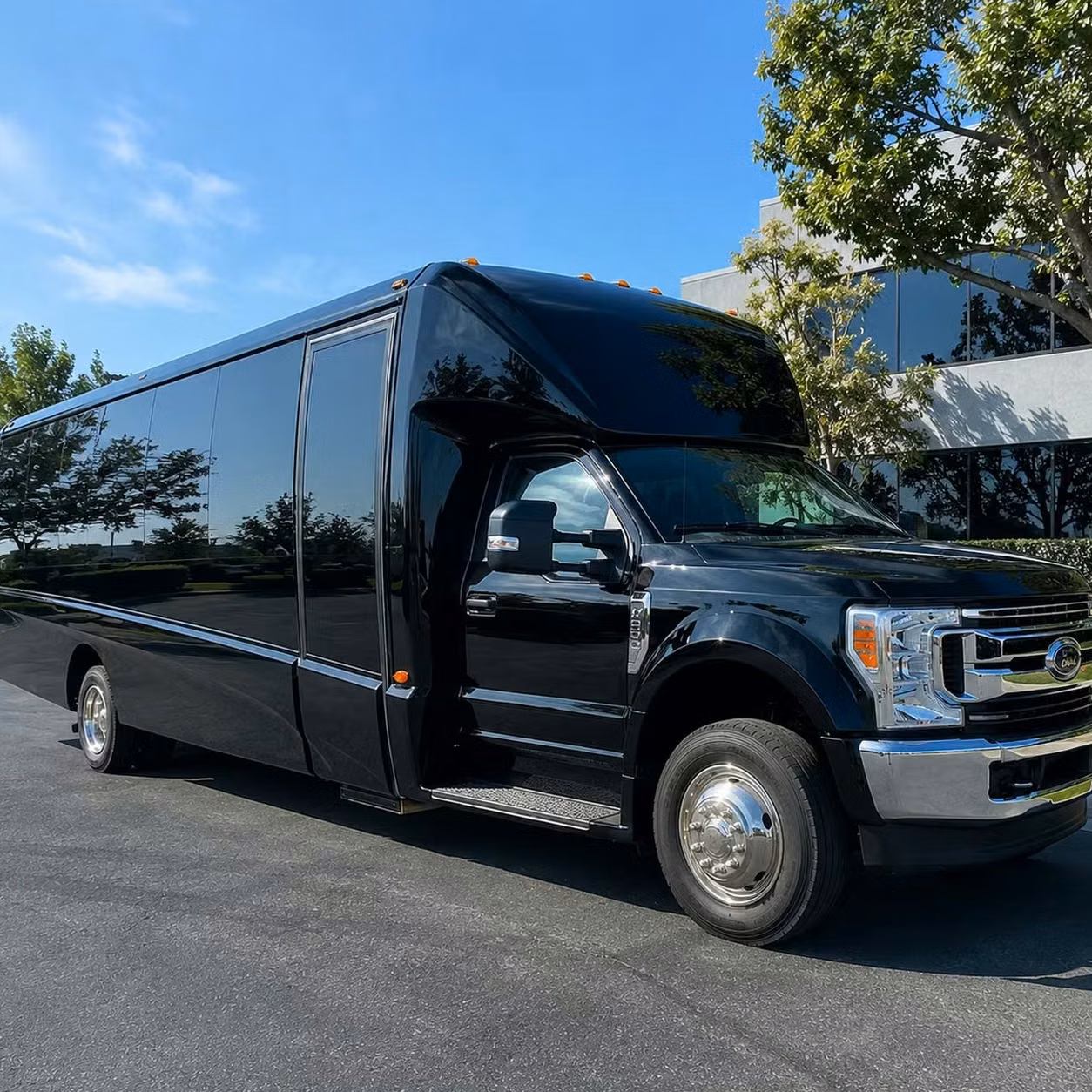 san dimas 15 to 50 passenger prom party buses and sprinter limos in san dimas