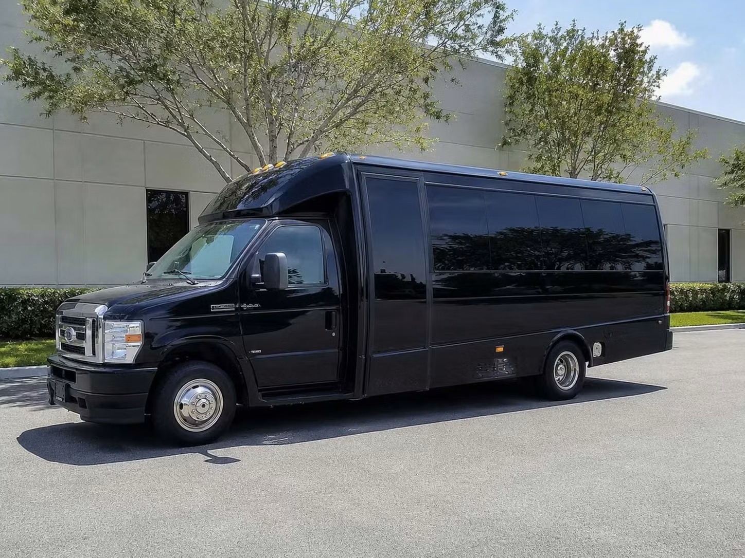 san dimas 18 passenger minibus rental