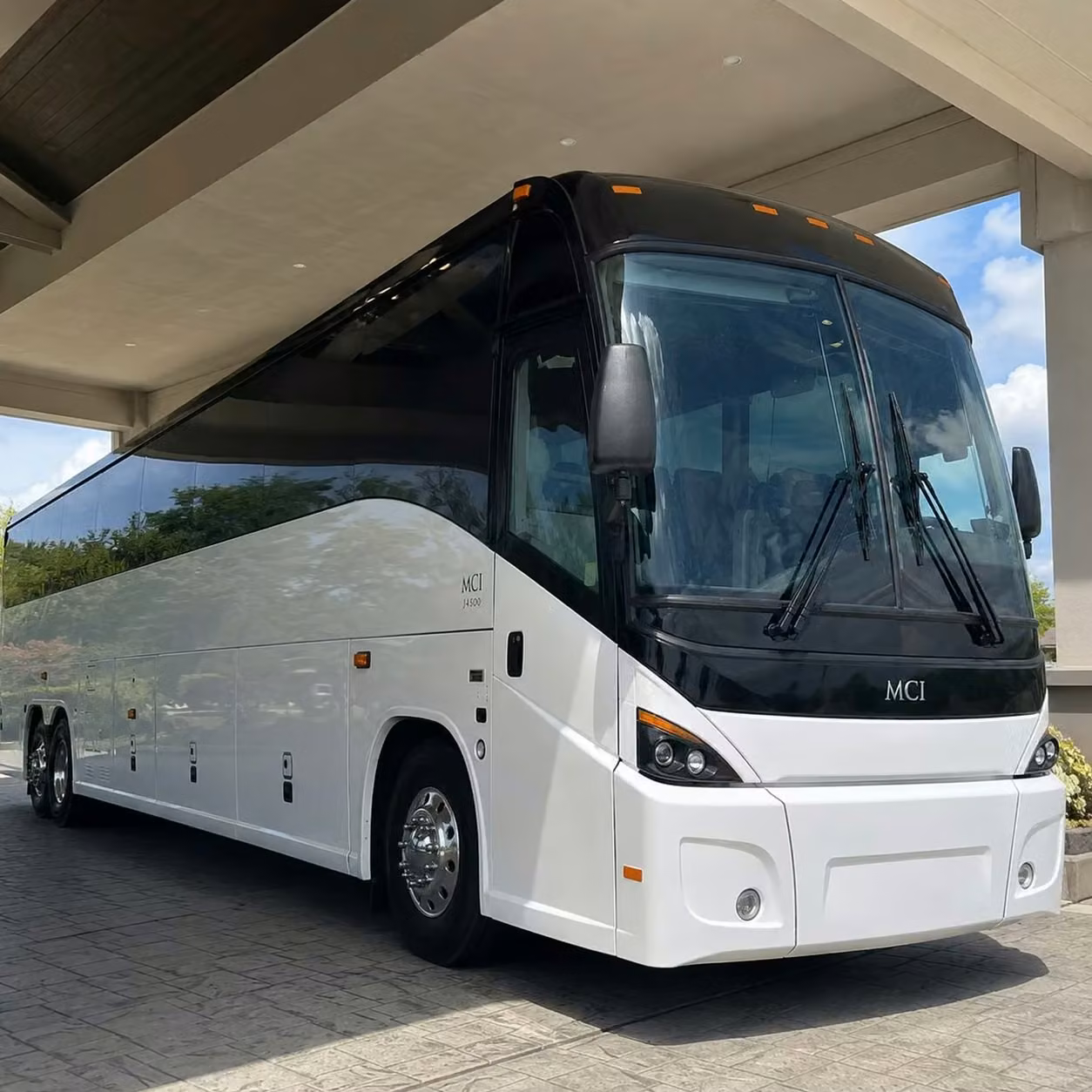 san dimas government and military buses with wifi power outlets and onboard restrooms